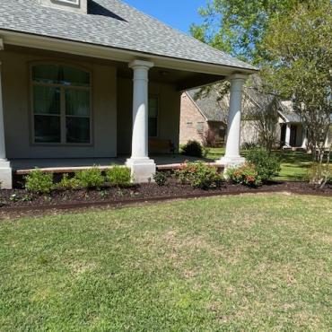 Front Landscaping Beds with Rubber Mulch
