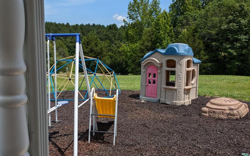 Brown Rubber Mulch Playground Surface Playground with brown rubber mulch surfacing