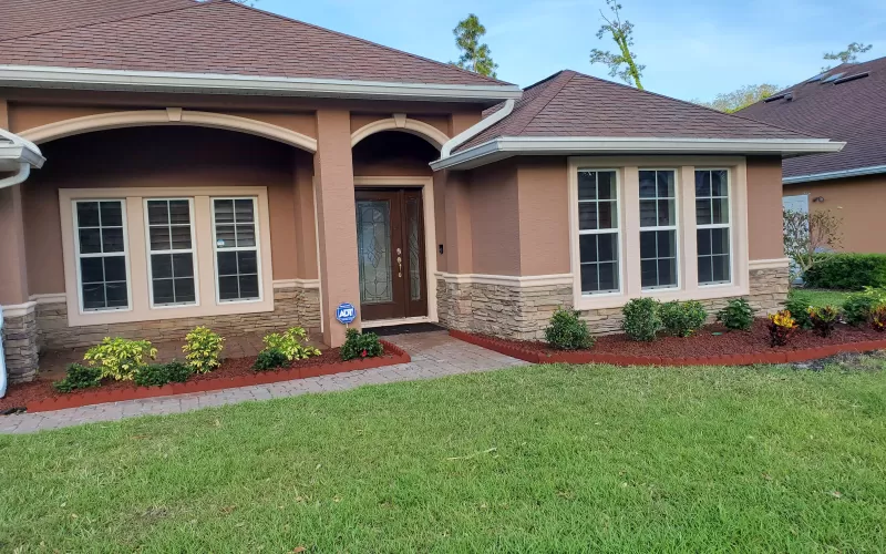 Red Landscaping Rubber Mulch Residential Application