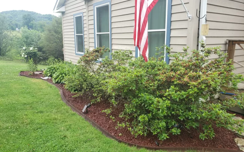 Residential Red Rubber Mulch Landscaping