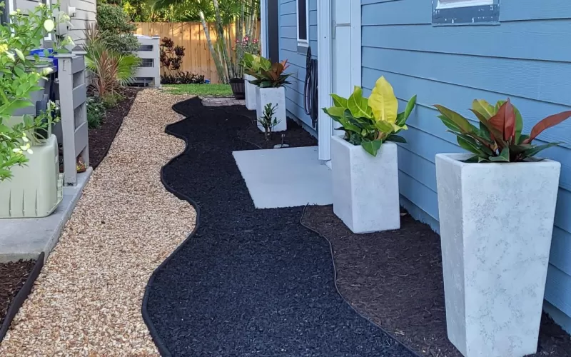 Black Rubber Mulch Sideyard