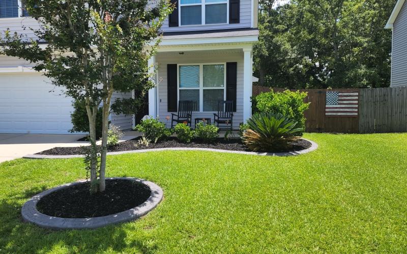 Front Yard Black Rubber Mulch Landscaping