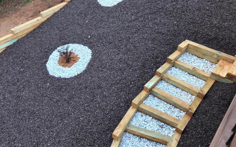 Backyard Slope With Rubber Mulch Landscaping