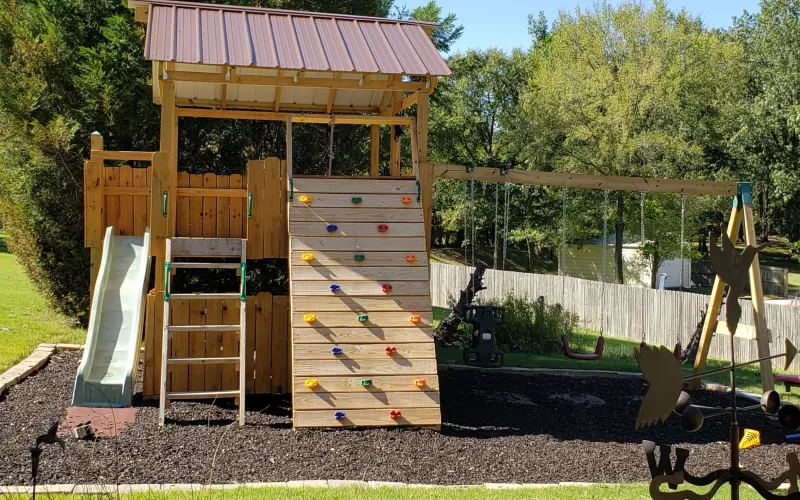 Grandkids Swingset with Brown Rubber Mulch