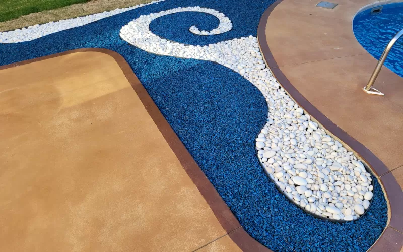 Blue rubber mulch design around a pool