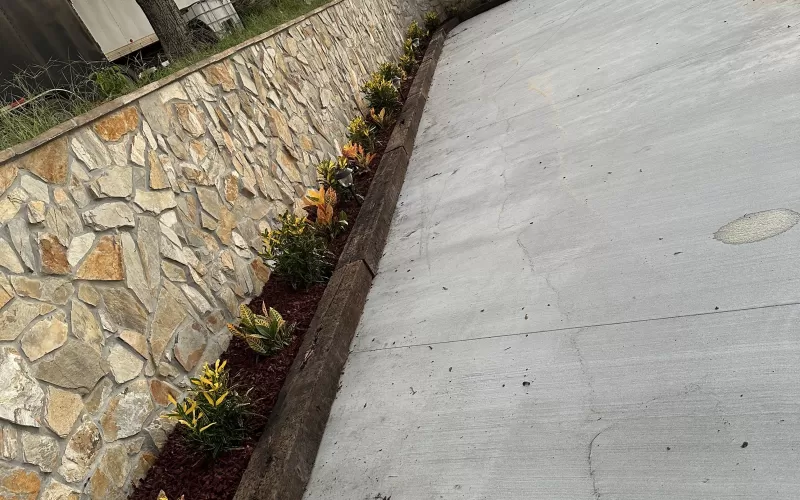 Brown Rubber Mulch Flower Beds