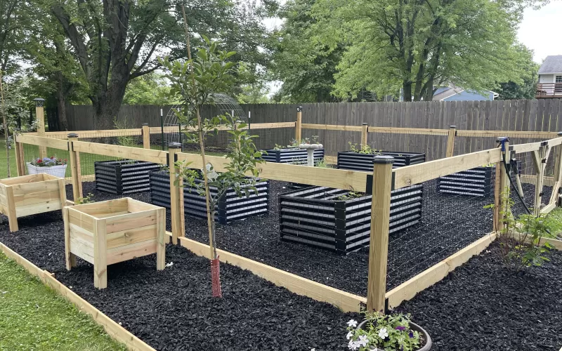 Raised Garden with Rubber Mulch Floor Covering