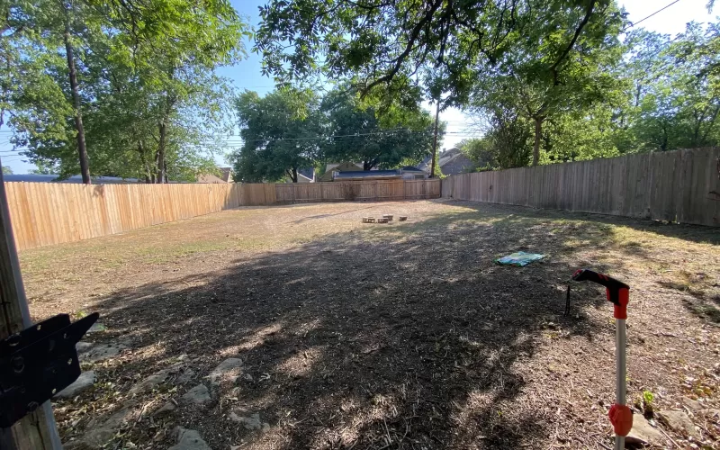 Photo of yard before rubber mulch transformation