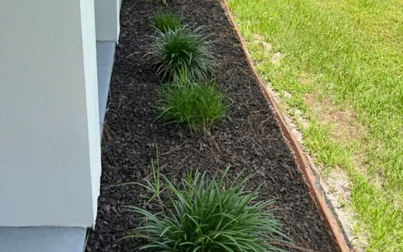 Side Garden Bed with Brown Rubber Mulch