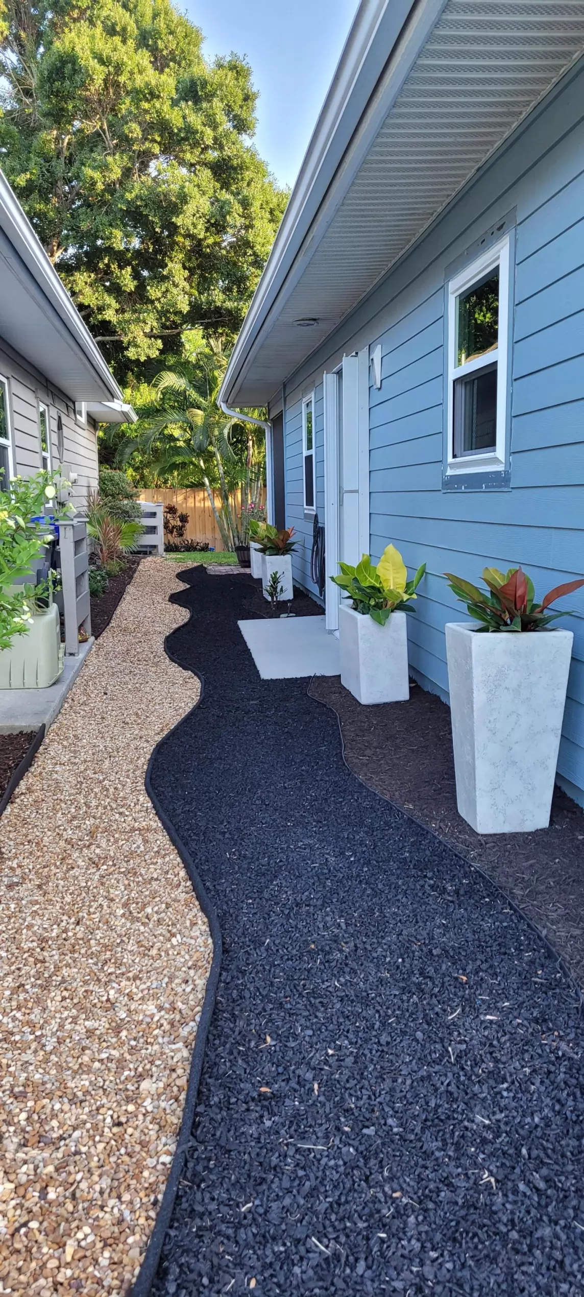 Black Rubber Mulch Sideyard