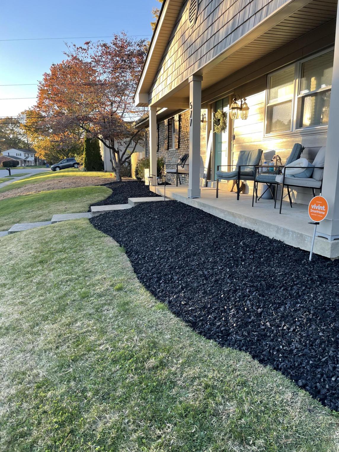 Black rubber mulch around new house Black rubber mulch around new house