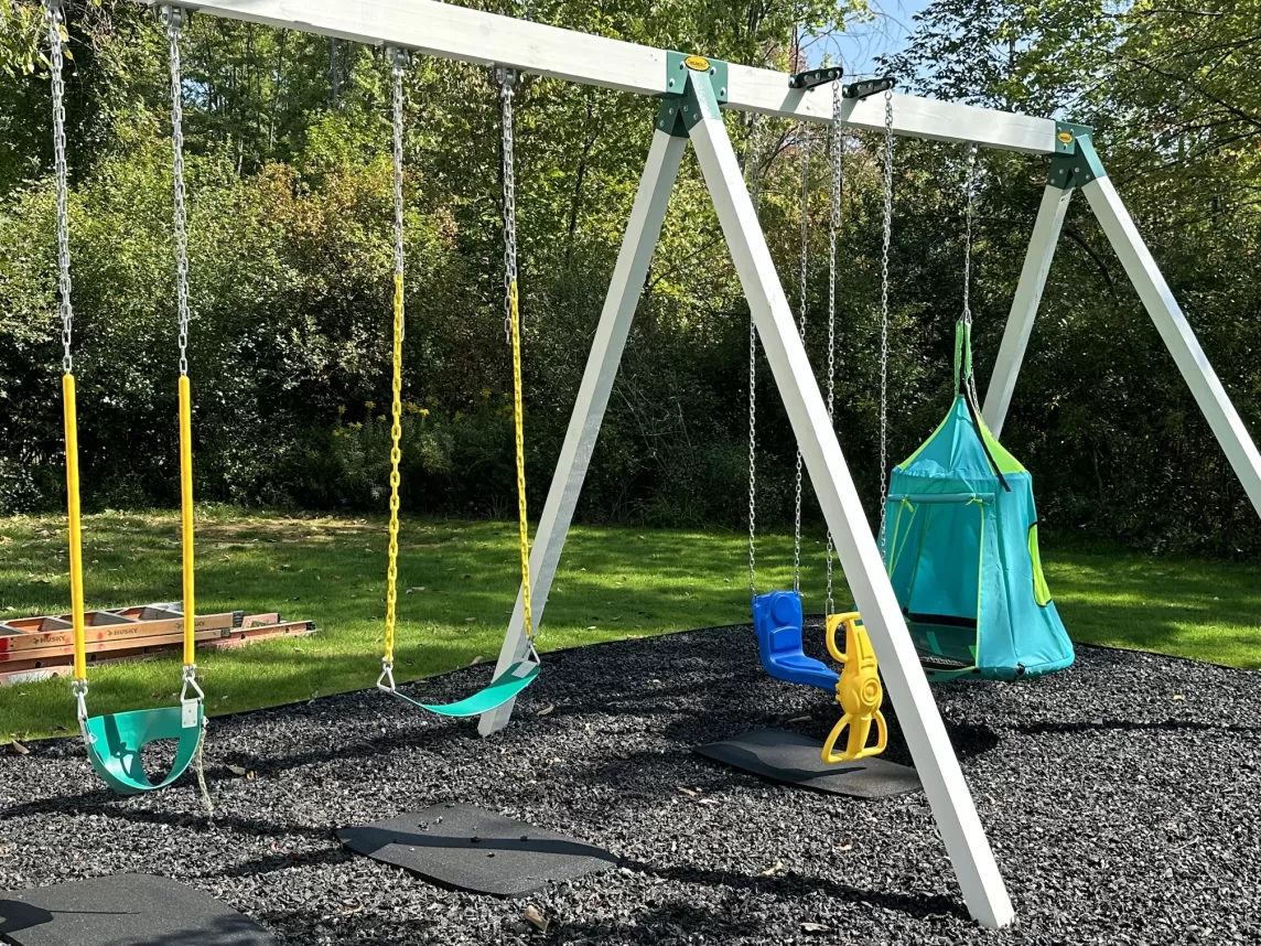 Swings with Rubber Mulch Safety Surfacing