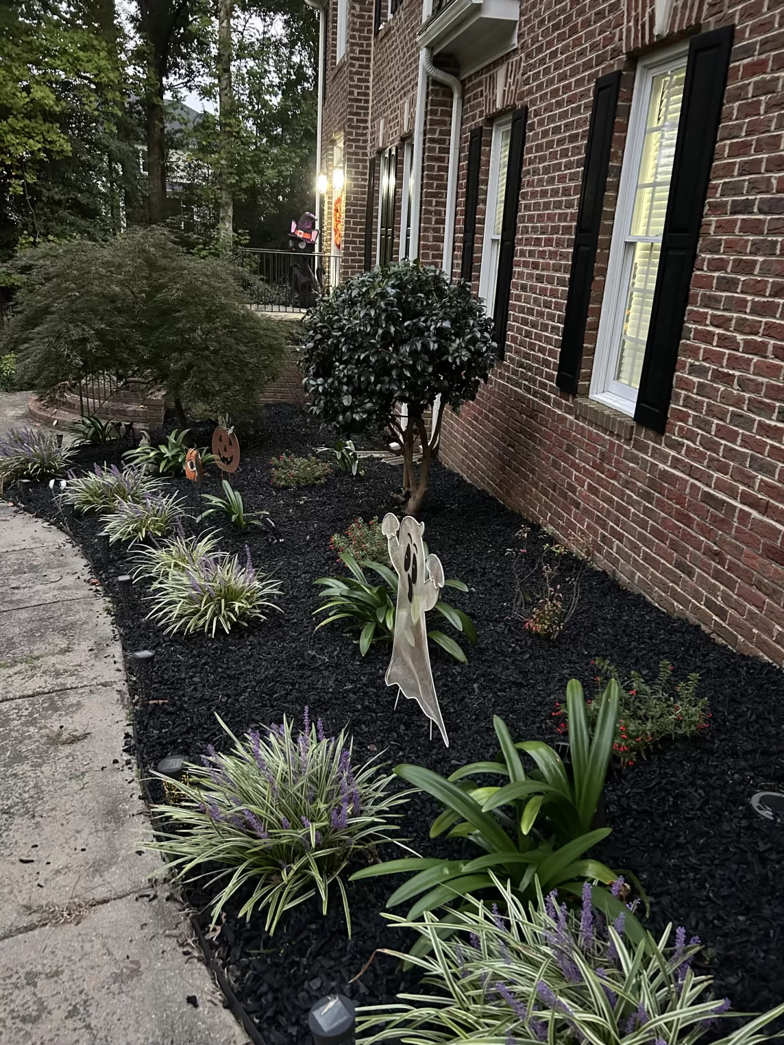 Black Landscape Rubber Mulch