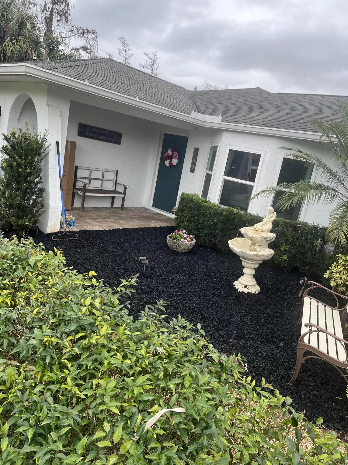 Black Landscape Rubber Mulch Whole Yard