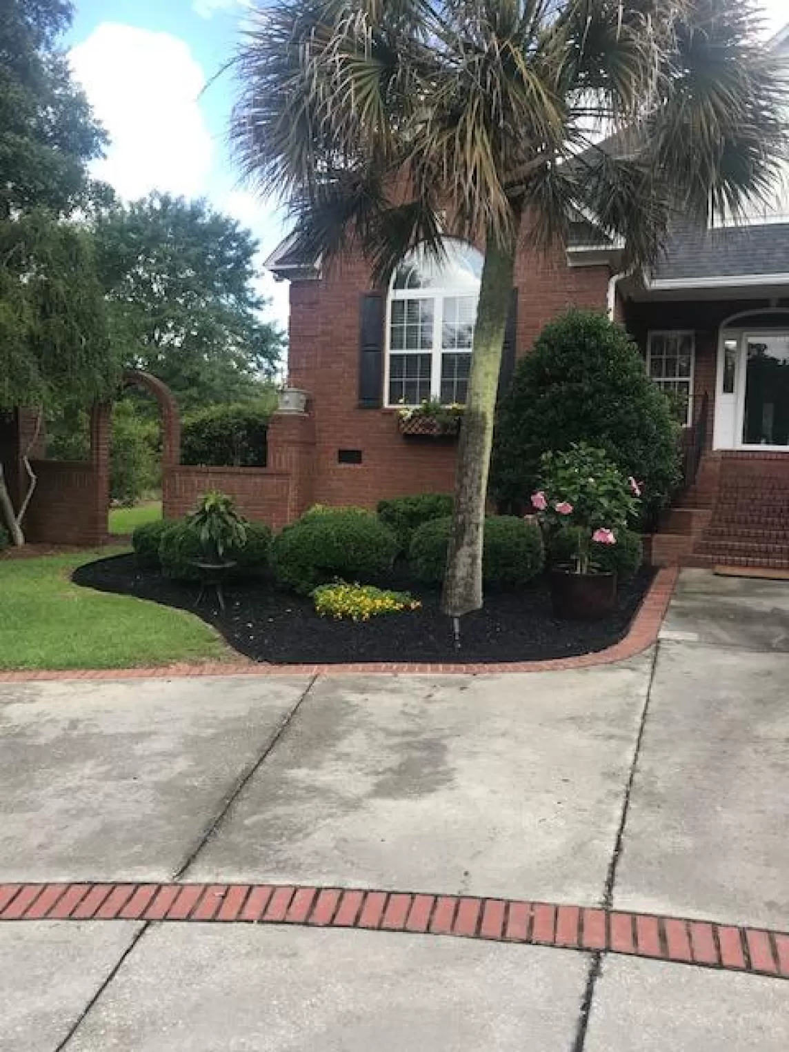 Black rubber mulch residential landscaping