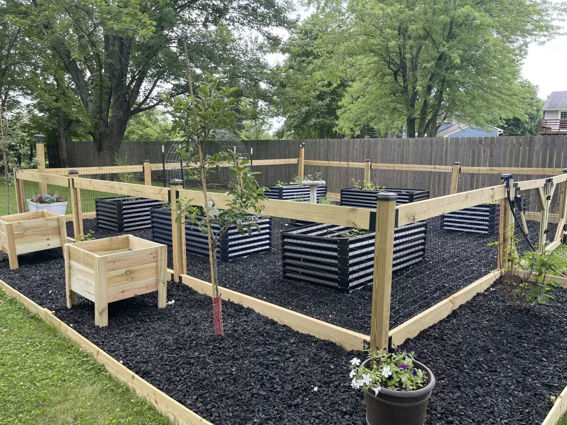 Raised Garden with Rubber Mulch Floor Covering