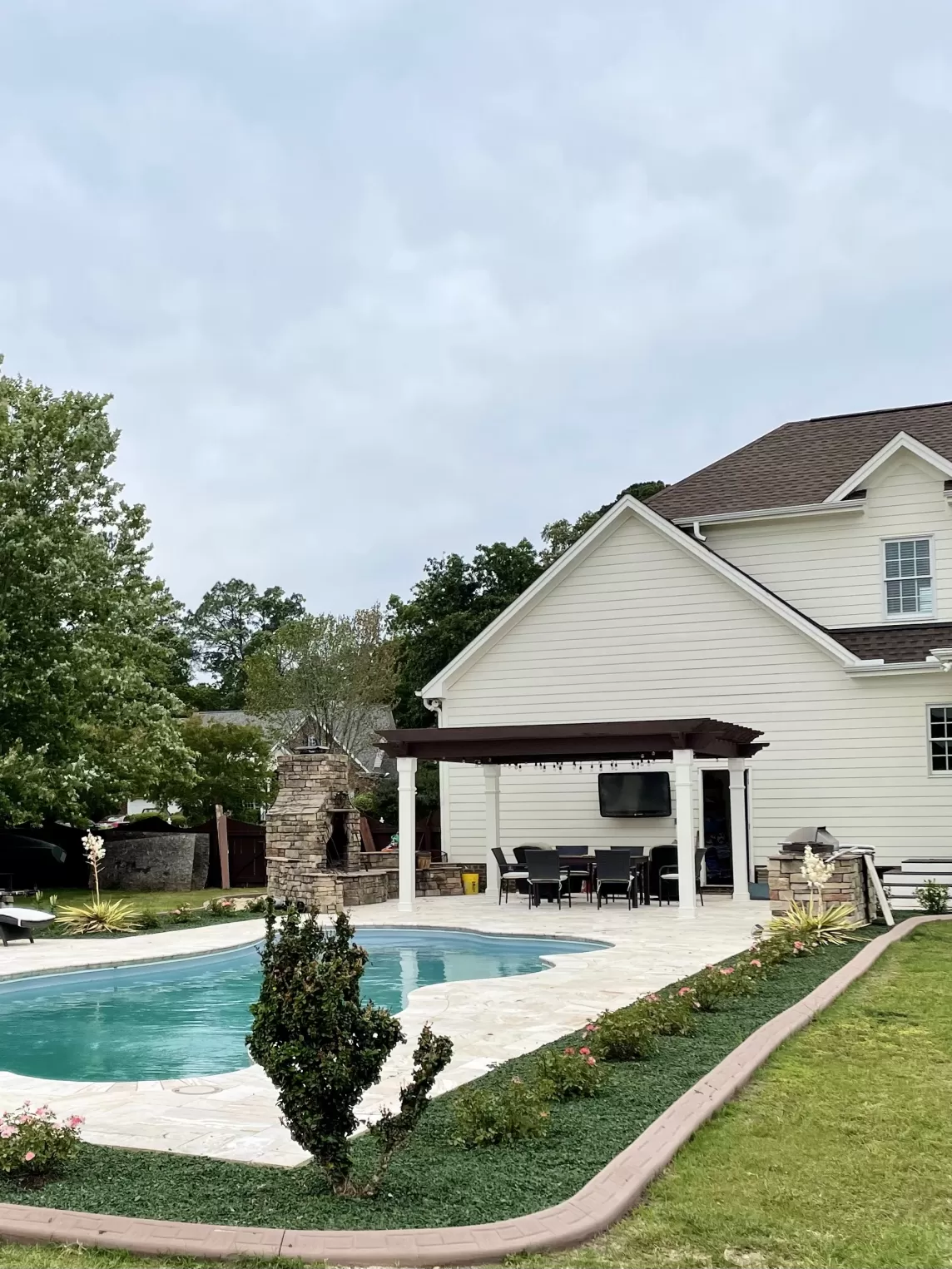 Green rubber mulch edging around a pool