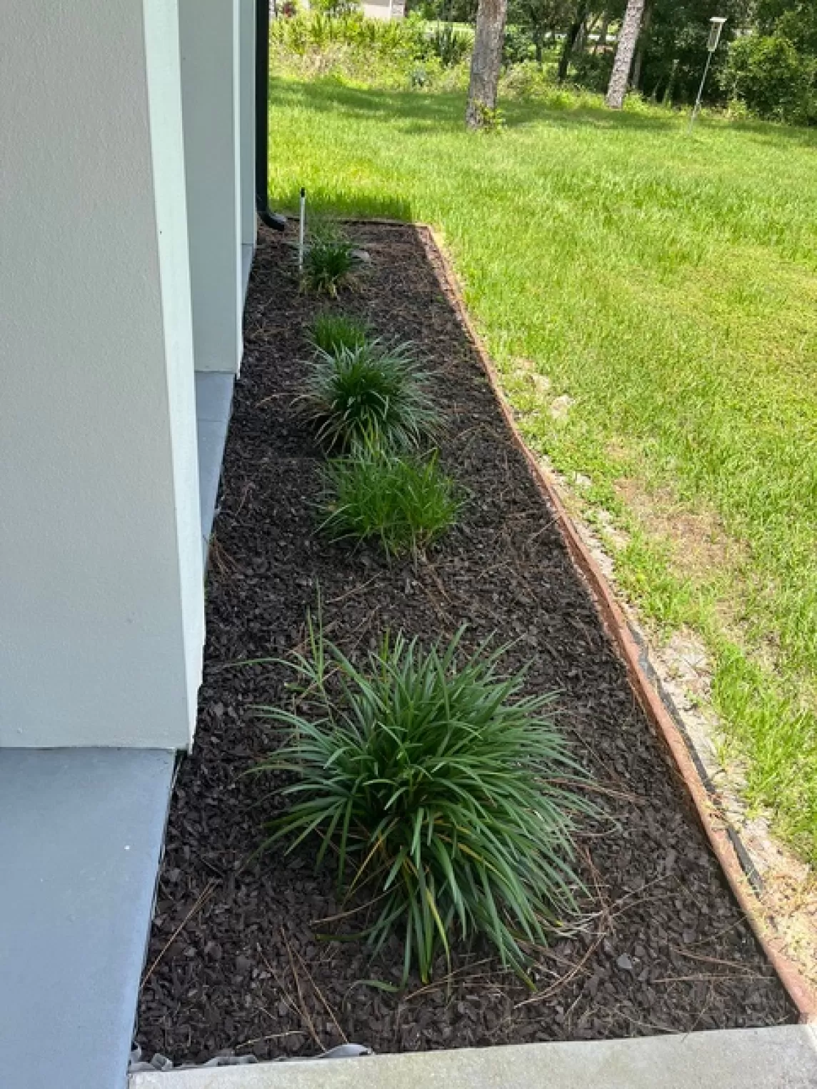 Side Garden Bed with Brown Rubber Mulch