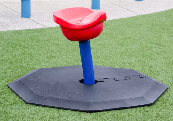 4ft Diameter Spinner Wear Mat Installed